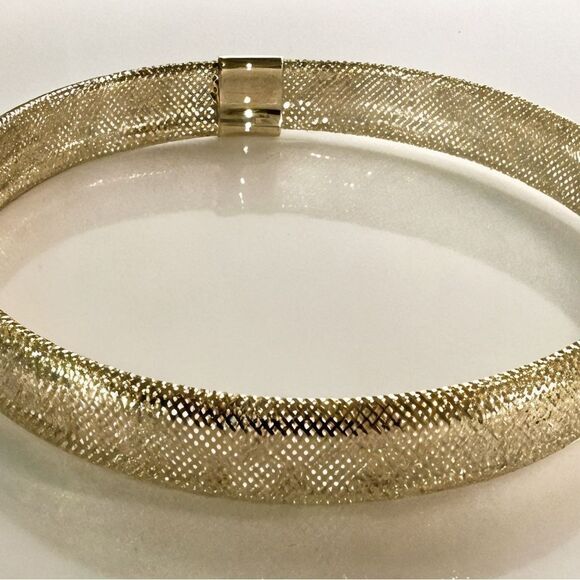 10K Woven Mesh Slip On Bracelet: An Elegant Accessory with Lifetime Guarantee - Picture 12 of 12